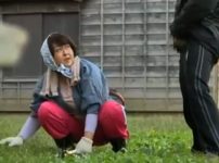 ぽっちゃりだるだる…卑猥に熟れた松本花恵が草むしり中に現れた露出狂に中出しされる青姦FUCK！